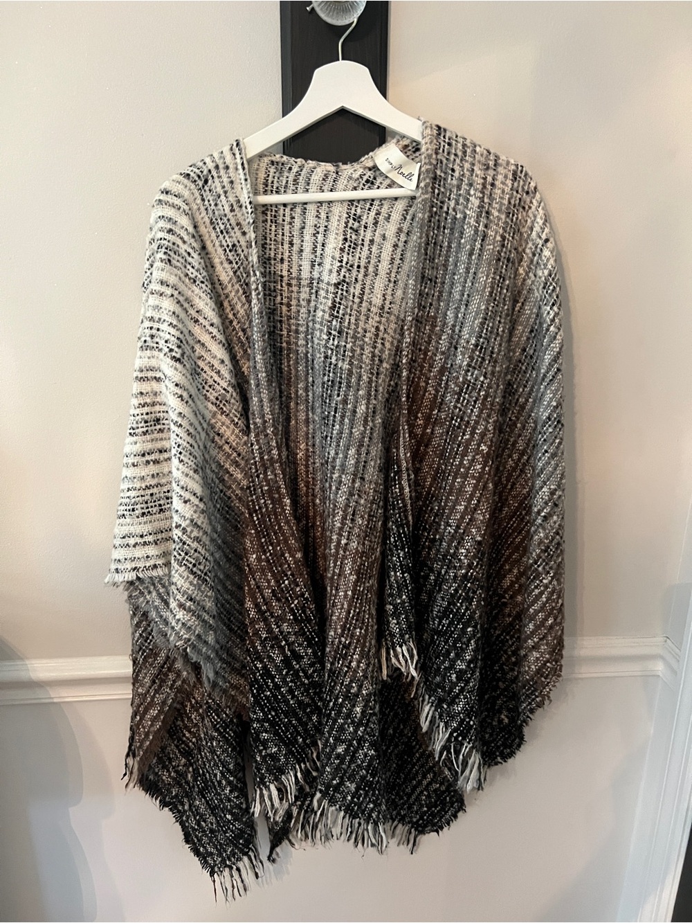 Unbranded Black & White Gradient Cozy Knit Throw Shawl